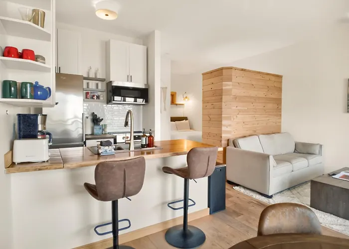 Cedar & Swell - Waterfront Bachelor Condo